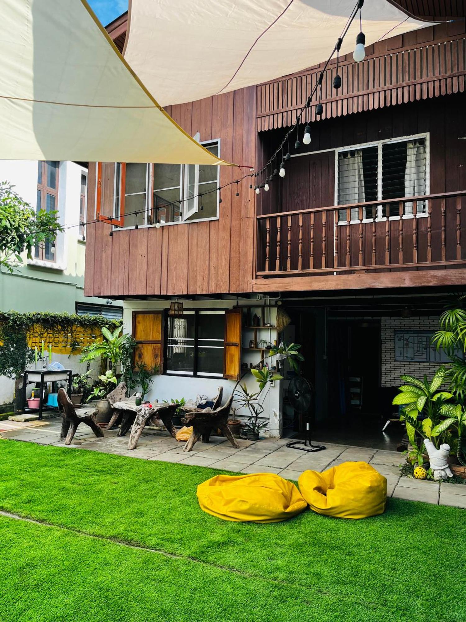 Number 4 Old Town Hostel Chiang Mai Buitenkant foto
